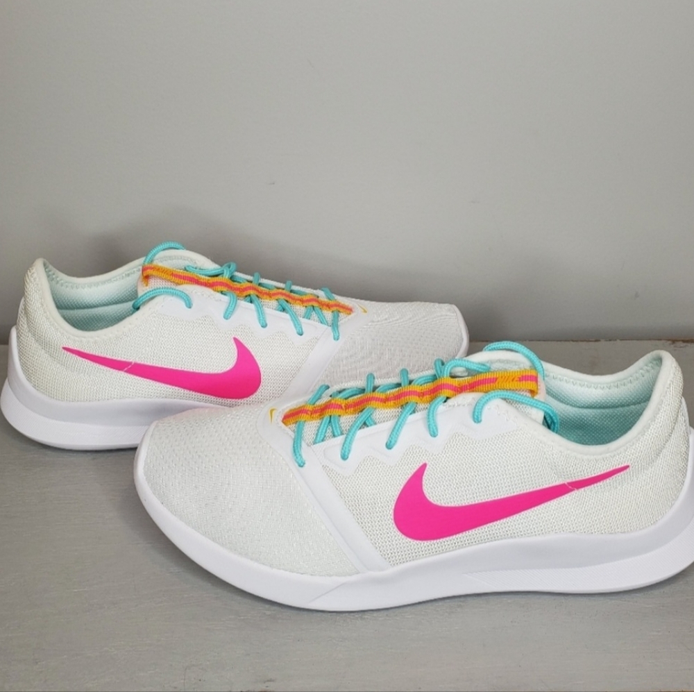 Nike VTR Womens Sneakers AT4345-102 size 11 great condition